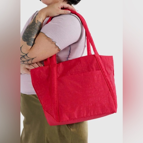 Baggu mini cloud bag in candy apple red - Picture 2 of 10